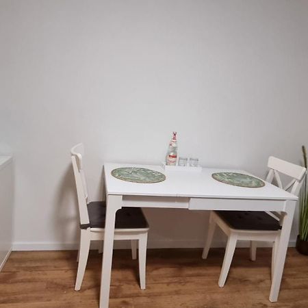Studio Apartment Naehe S-Bahn Inklusive Parkplatz Oberesslingen Buitenkant foto